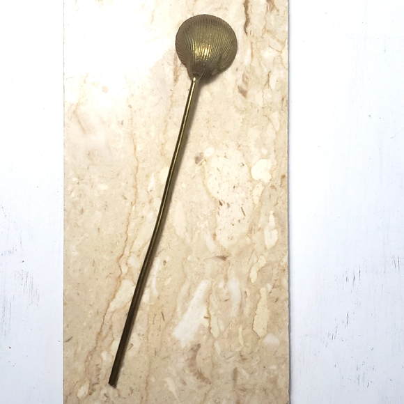 Brass shell shape candle snuffer - Picture 7 of 7